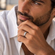 Chevalière Homme diamant synthétique Taille-Émeraude 2.50 carats Bellagio